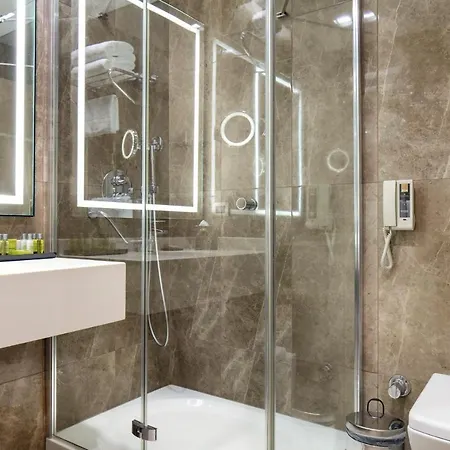 호텔 Doubletree By Hilton Atasehir & Conference Centre 5*