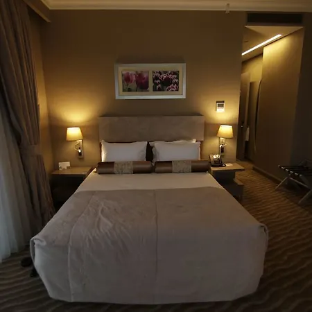 호텔 Doubletree By Hilton Atasehir & Conference Centre